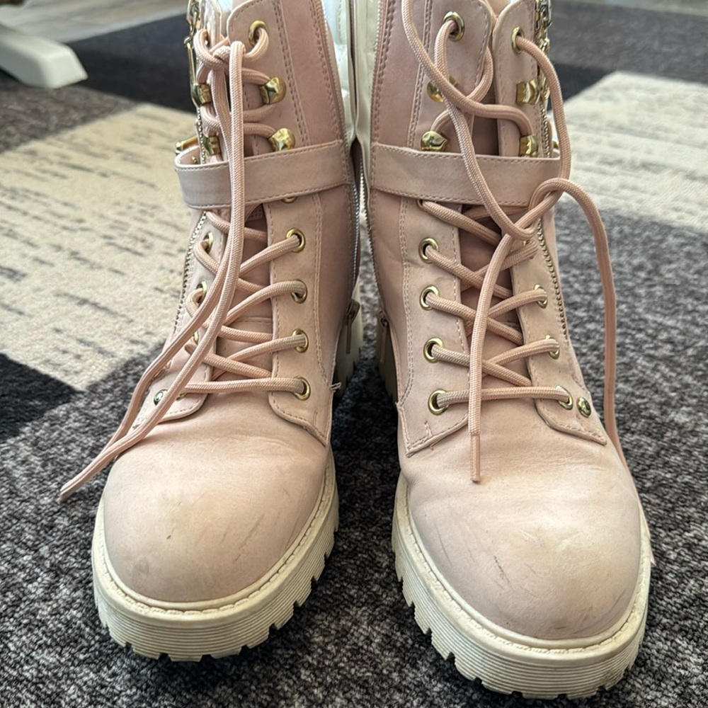 Cute pink boots size 7 1/2